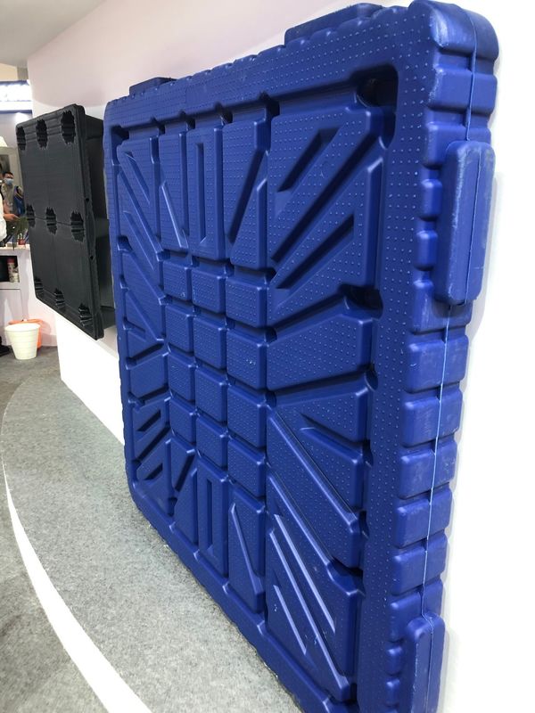 Revolucionar la producción de paletas con una máquina de moldeo de paletas de 90 kW